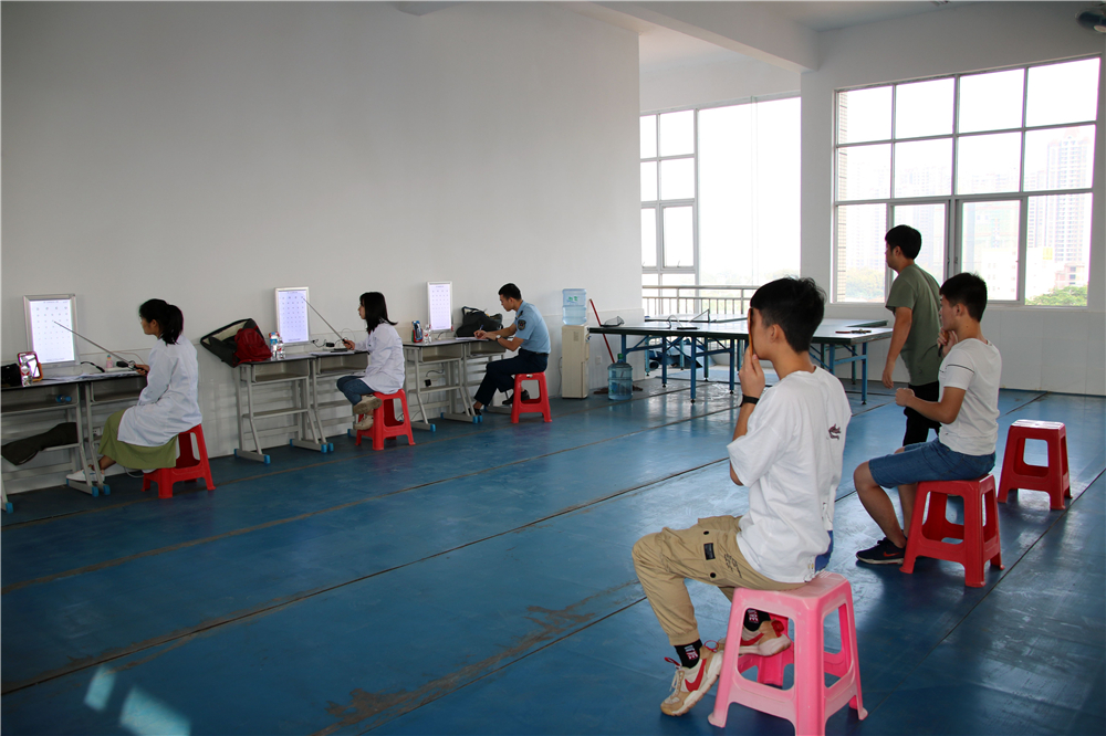 选择飞行、励志空天,投身军营、成就梦想 ——2020年度空军招飞选拔工作在我校顺利开展