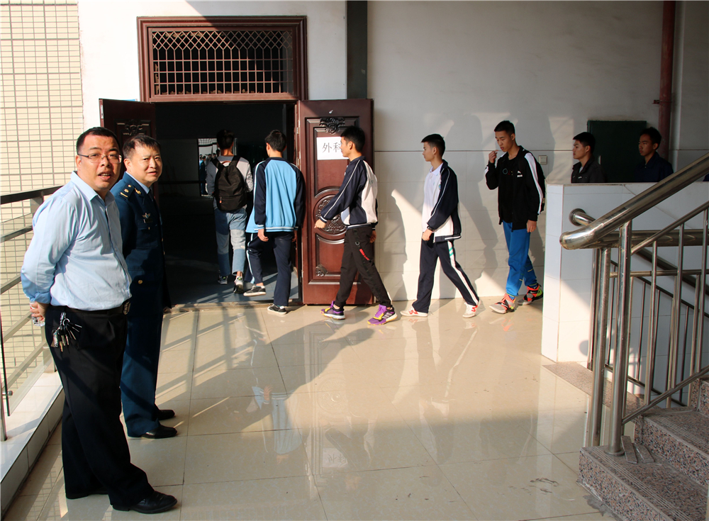 选择飞行、励志空天,投身军营、成就梦想 ——2020年度空军招飞选拔工作在我校顺利开展