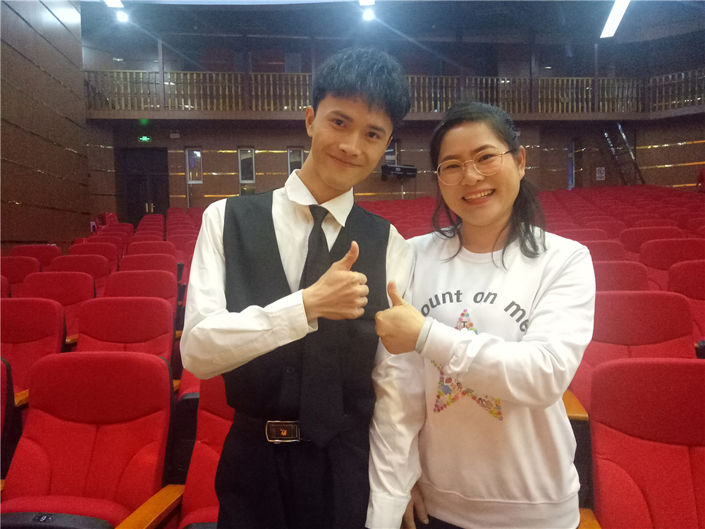 ഺƺɫ绨------ݶиһӢĺϳ