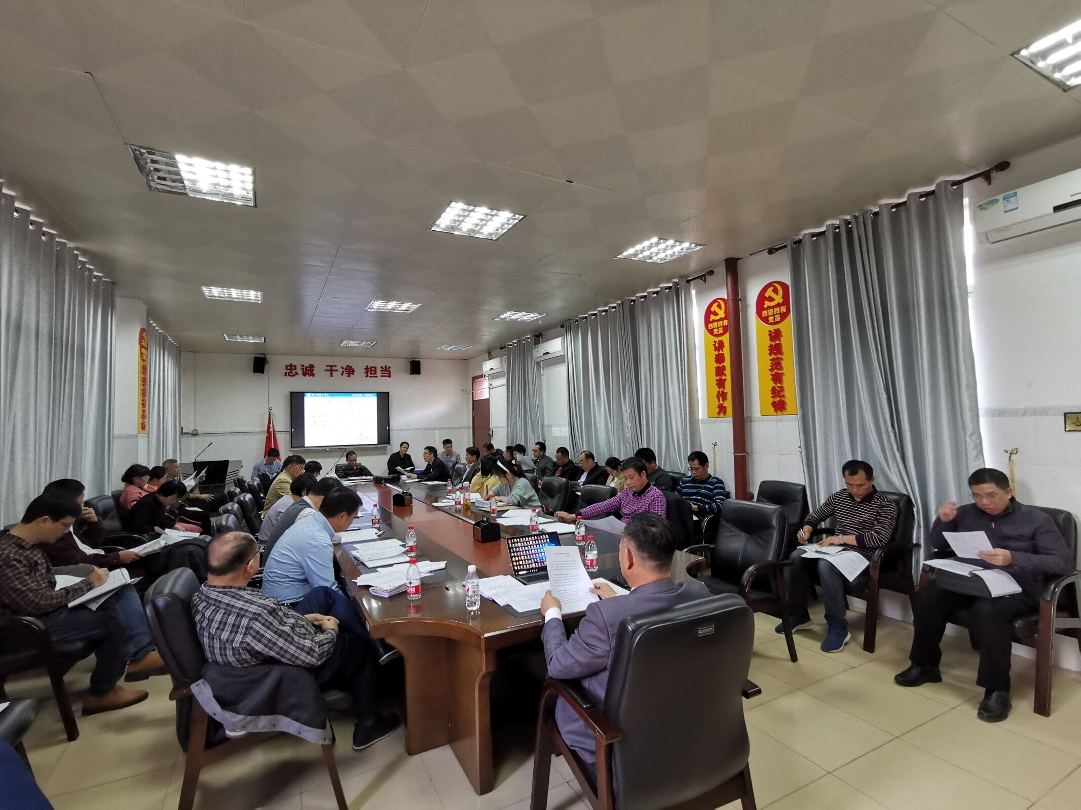 钦州市第二中学助教助学协会第二届会员大会第二次会议 会议简报