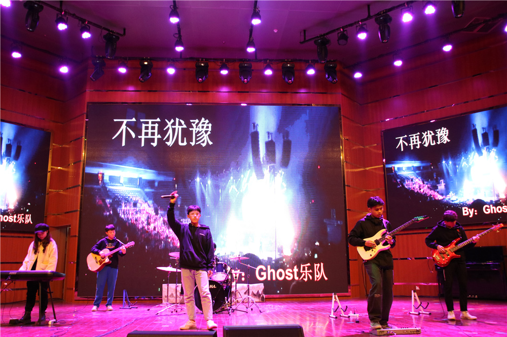 我校举办钦州市第二中学45周年校庆体育文化艺术节闭幕式暨2020年元旦晚会