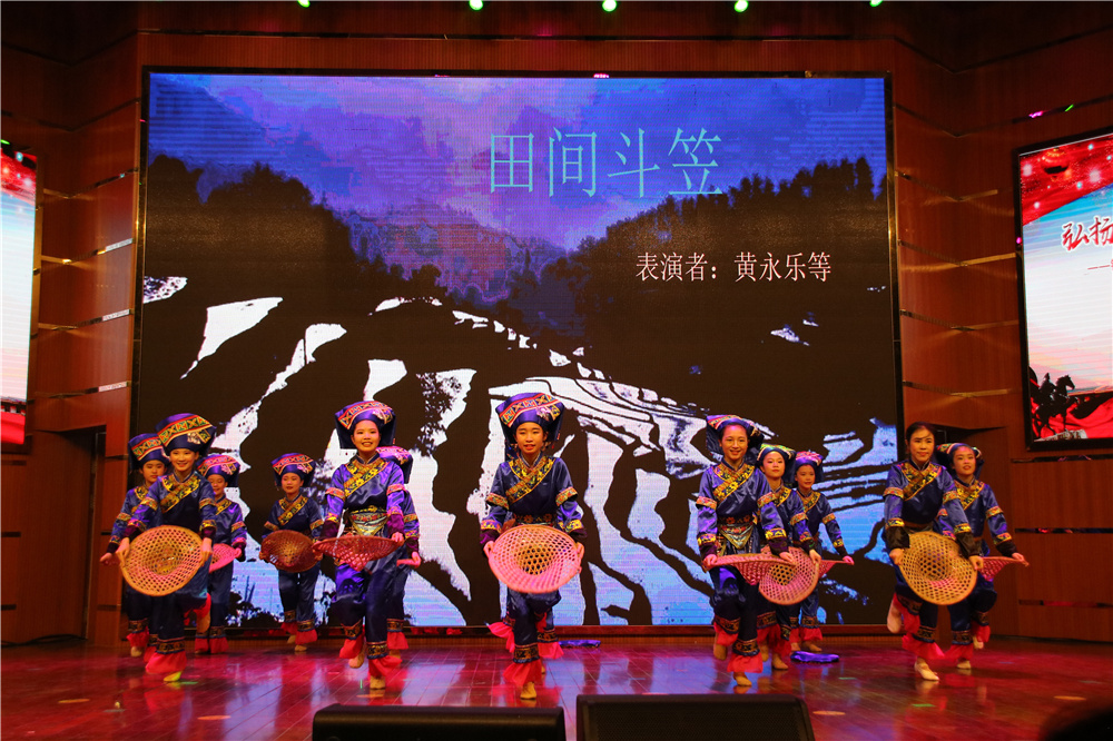 我校举办钦州市第二中学45周年校庆体育文化艺术节闭幕式暨2020年元旦晚会