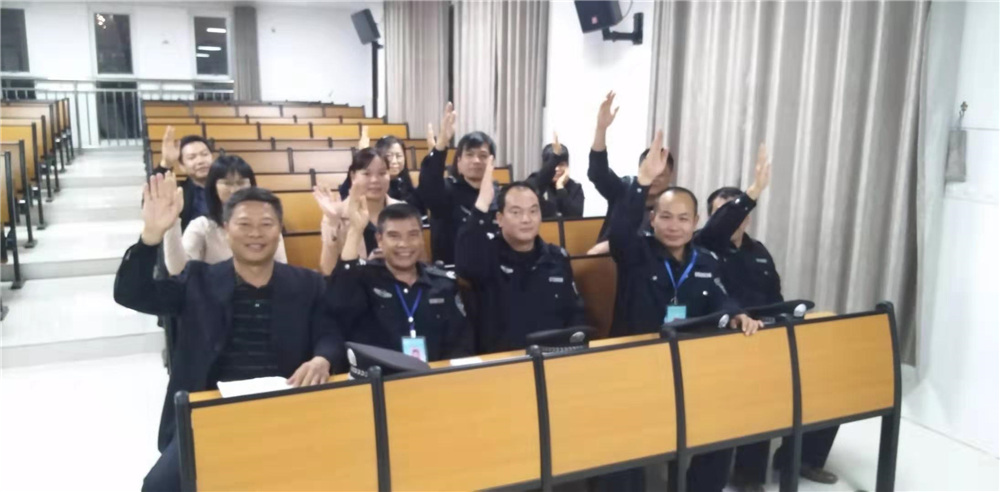 钦州市第二中学2019年教职工代表大会圆满落幕