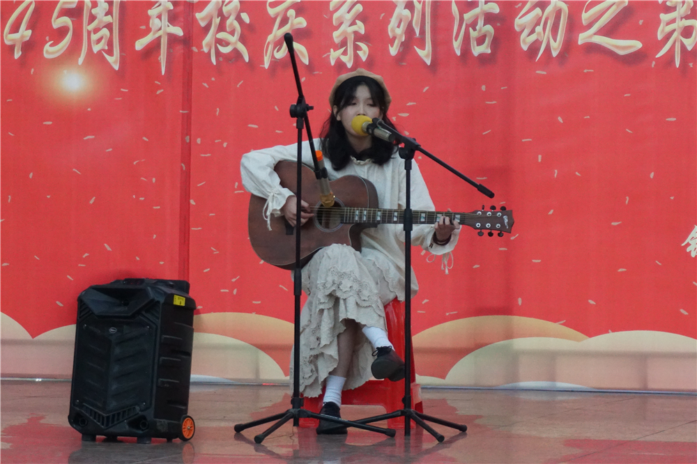 “抒发爱校情感,唱响爱国强音”——2019年钦州市第二中学校庆系列活动之第二届“展示自我,欣赏他人”才艺展演暨广场演讲比赛