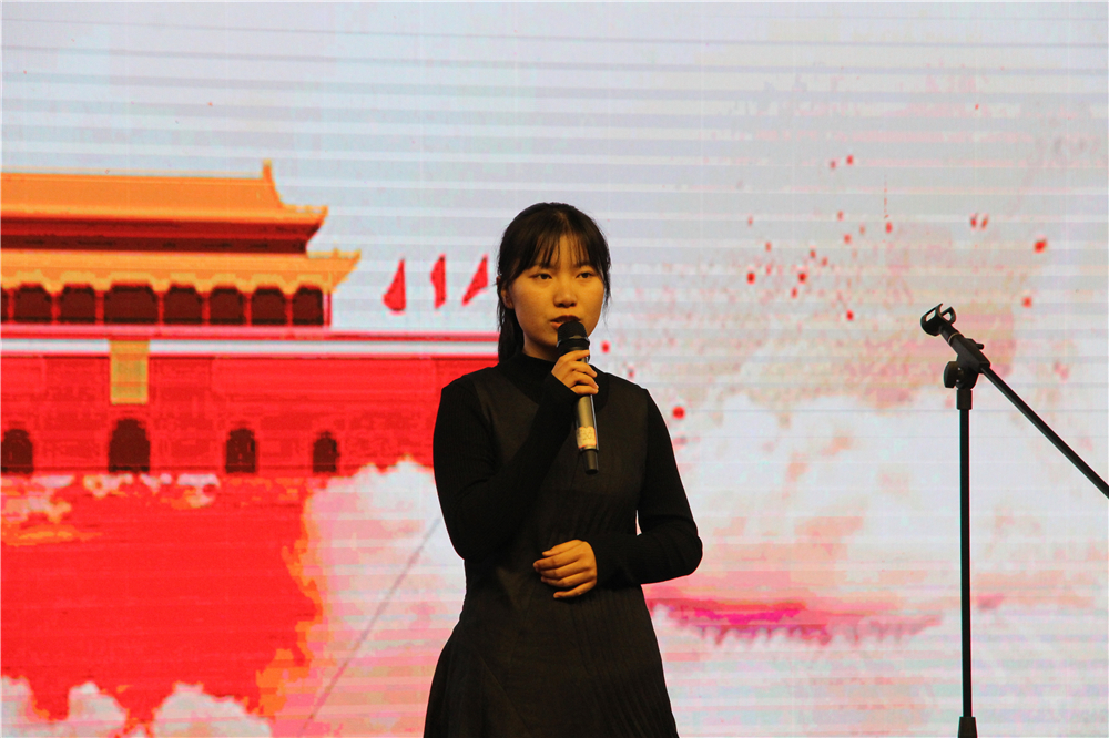 扬时代帆,抒爱国情 ——2019年钦州市第二中学“爱国·爱党·爱校”主题演讲比赛成功举办