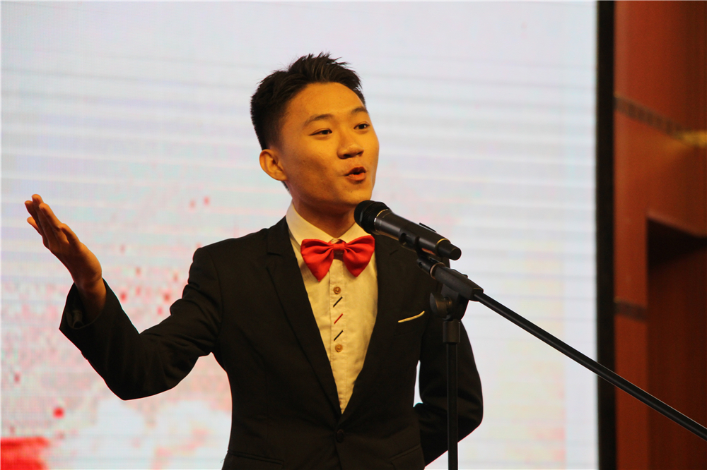 扬时代帆,抒爱国情 ——2019年钦州市第二中学“爱国·爱党·爱校”主题演讲比赛成功举办