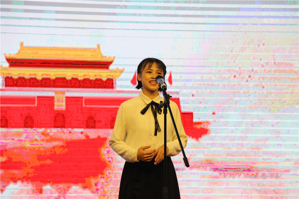 扬时代帆,抒爱国情 ——2019年钦州市第二中学“爱国·爱党·爱校”主题演讲比赛成功举办