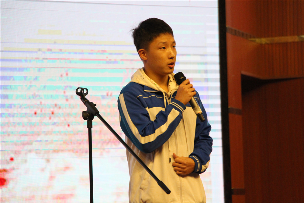 扬时代帆,抒爱国情 ——2019年钦州市第二中学“爱国·爱党·爱校”主题演讲比赛成功举办