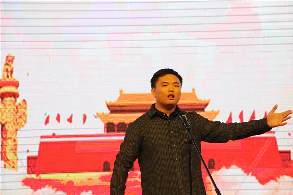 扬时代帆,抒爱国情 ——2019年钦州市第二中学“爱国·爱党·爱校”主题演讲比赛成功举办