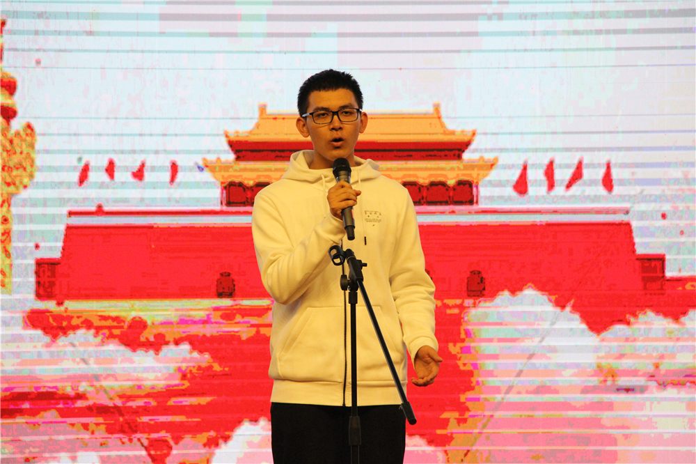 扬时代帆,抒爱国情 ——2019年钦州市第二中学“爱国·爱党·爱校”主题演讲比赛成功举办