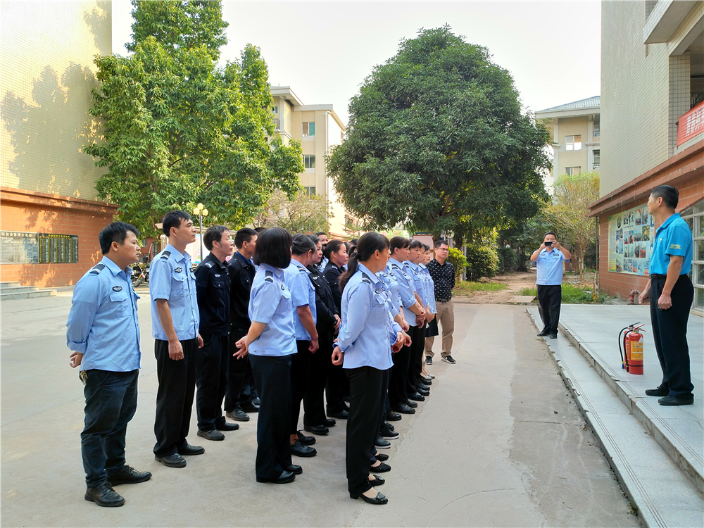 常备勤练,防患未然——钦州市第二中学举行消防安全演练活动