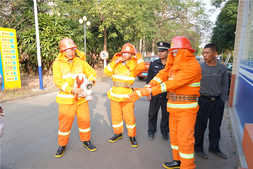 常备勤练,防患未然——钦州市第二中学举行消防安全演练活动