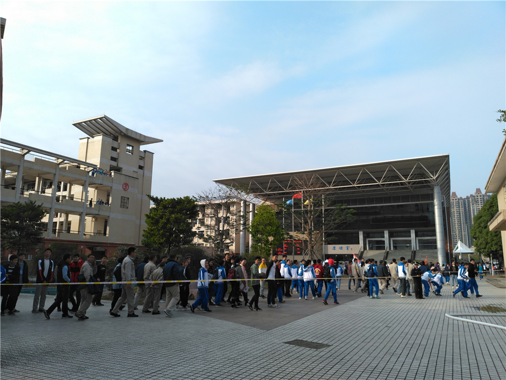 常备勤练,防患未然——钦州市第二中学举行消防安全演练活动