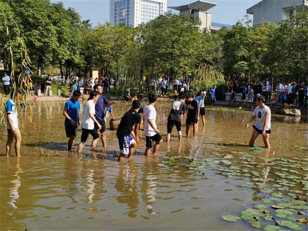 “其乐融融游瑶塘,鳍鳞腹腴知第一”——2019年钦州市第二中学教育集团荷花池开塘节