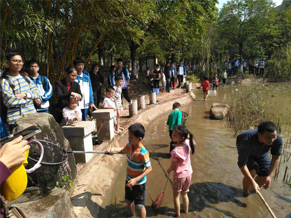 “其乐融融游瑶塘,鳍鳞腹腴知第一”——2019年钦州市第二中学教育集团荷花池开塘节