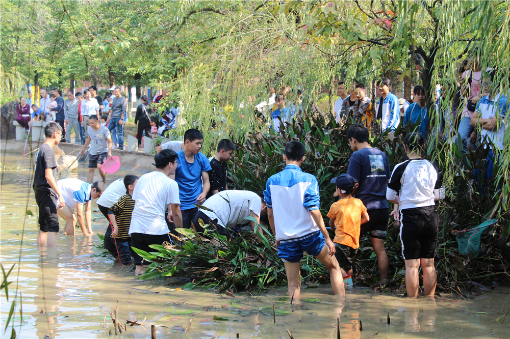 “其乐融融游瑶塘,鳍鳞腹腴知第一”——2019年钦州市第二中学教育集团荷花池开塘节