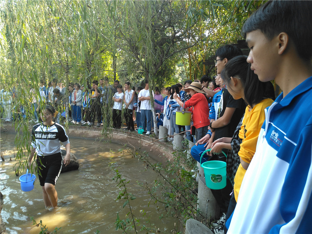 “其乐融融游瑶塘,鳍鳞腹腴知第一”——2019年钦州市第二中学教育集团荷花池开塘节