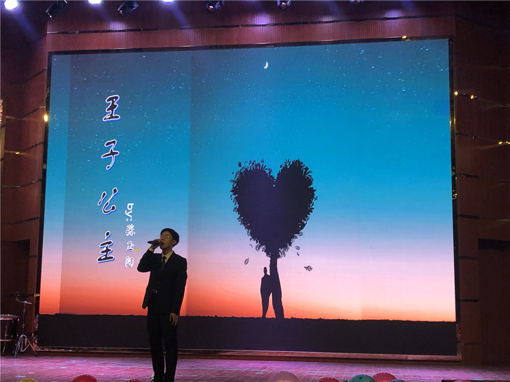 唱响好声音,放歌新时代——钦州二中举办第六届“二中好声音”歌手大赛