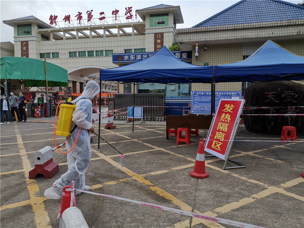 “演练即实战”------钦州市第二中学举行新冠肺炎疫情防控应急演练活动