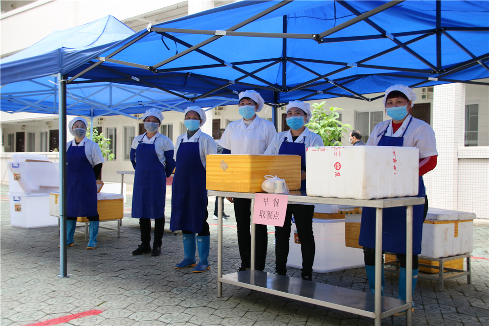 全员化培训,全流程操作------钦州二中举行内宿生往返教室宿舍测温、取餐演练