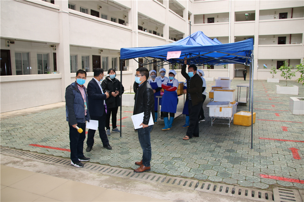 全员化培训,全流程操作------钦州二中举行内宿生往返教室宿舍测温、取餐演练