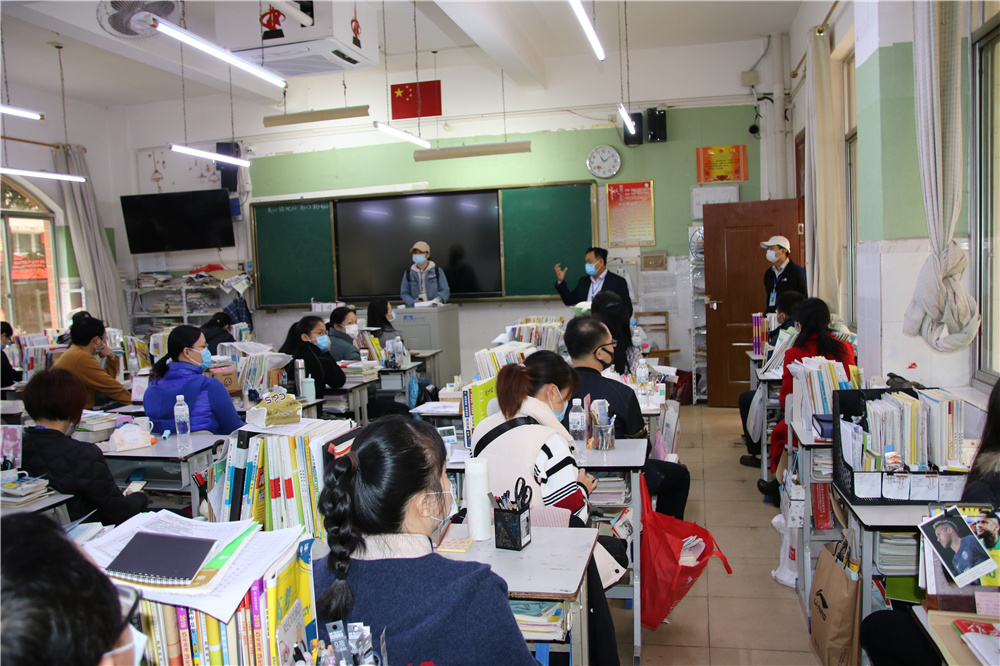 全员化培训,全流程操作------钦州二中举行内宿生往返教室宿舍测温、取餐演练