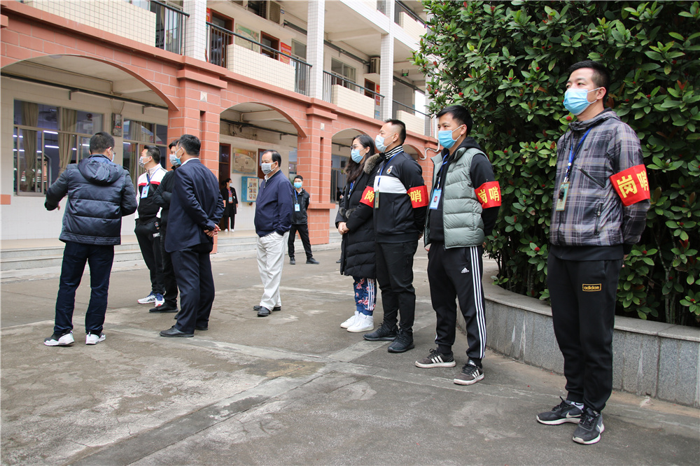 全员化培训,全流程操作------钦州二中举行内宿生往返教室宿舍测温、取餐演练