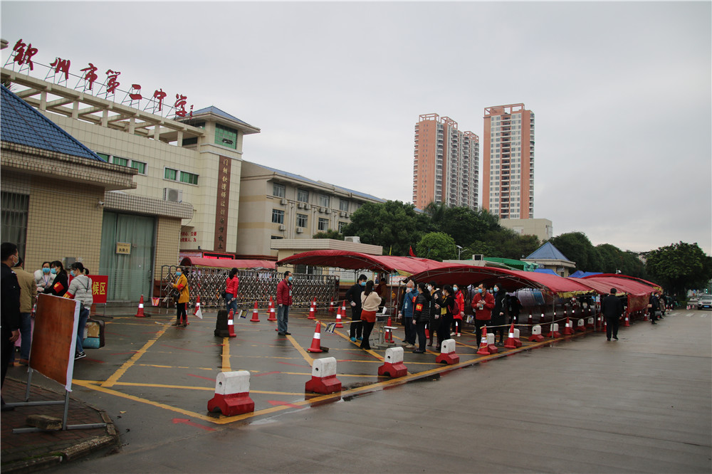 市领导检查组到我校指导高三返校日工作:筑牢安全防线,确保学生有序返校复学