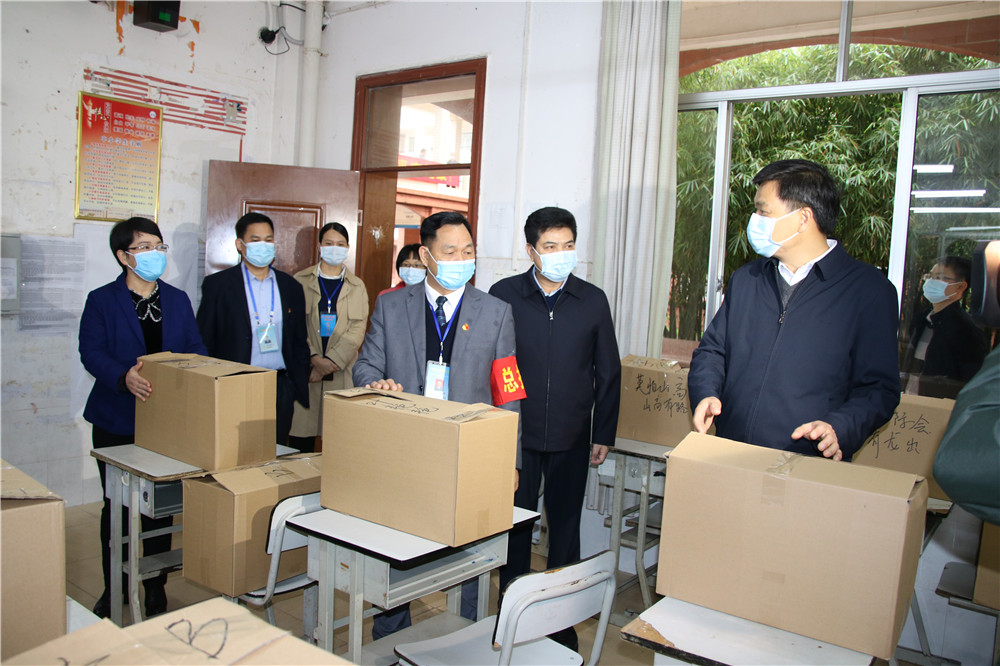 市领导检查组到我校指导高三返校日工作:筑牢安全防线,确保学生有序返校复学