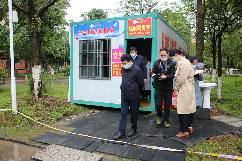 市领导检查组到我校指导高三返校日工作:筑牢安全防线,确保学生有序返校复学