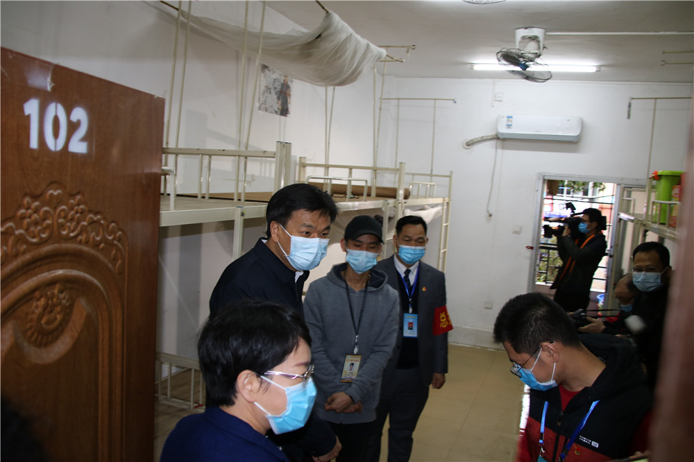 市领导检查组到我校指导高三返校日工作:筑牢安全防线,确保学生有序返校复学