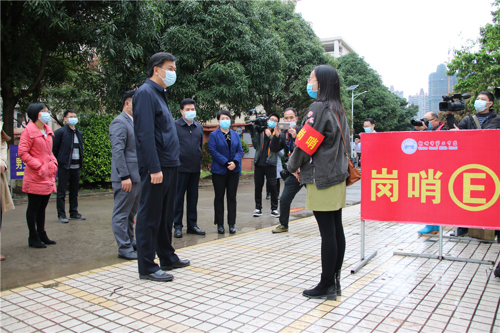 市领导检查组到我校指导高三返校日工作:筑牢安全防线,确保学生有序返校复学