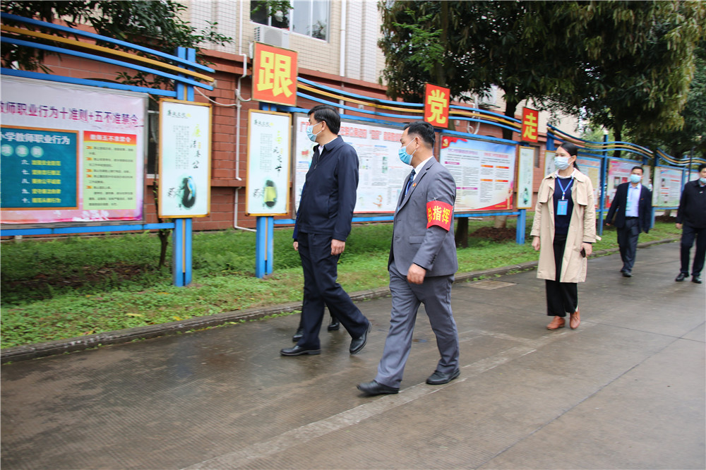 市领导检查组到我校指导高三返校日工作:筑牢安全防线,确保学生有序返校复学