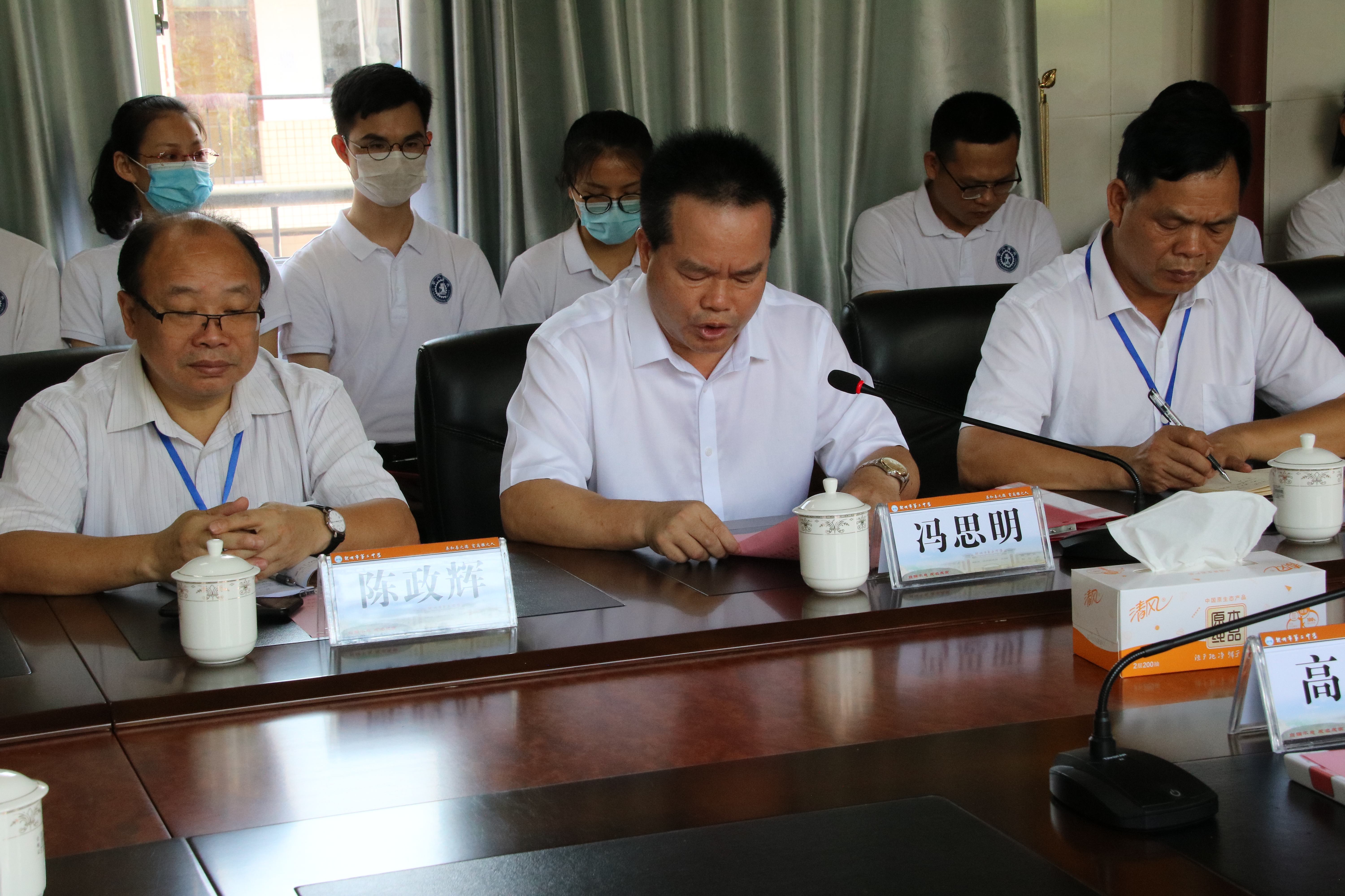 钦州市第二中学、西安交大中马阳光学校集团化办学签约仪式在我校隆重举行