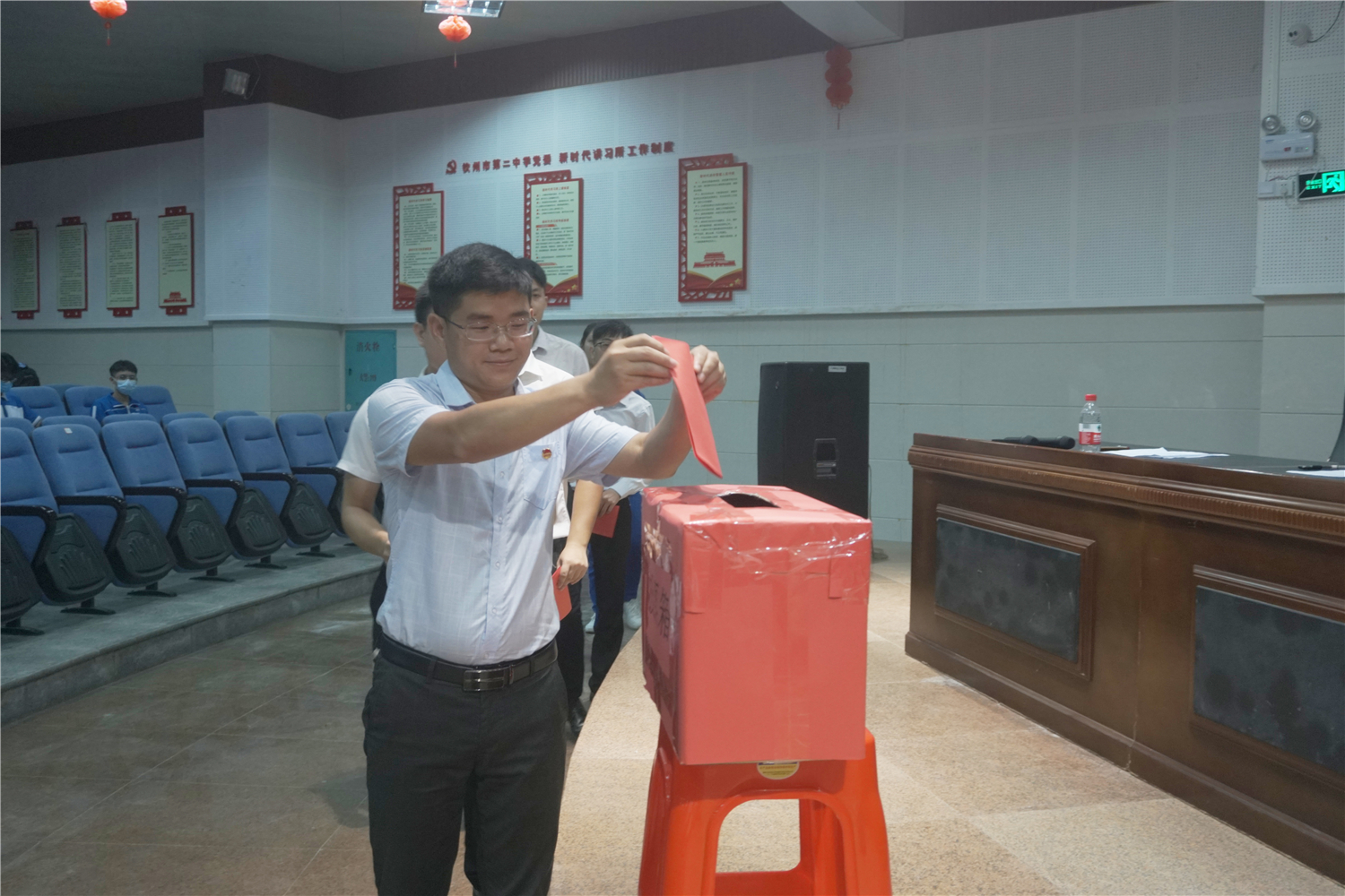 共青团钦州市第二中学委员会隆重召开第六次团员代表大会