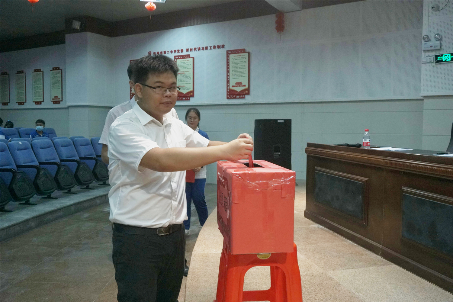 共青团钦州市第二中学委员会隆重召开第六次团员代表大会