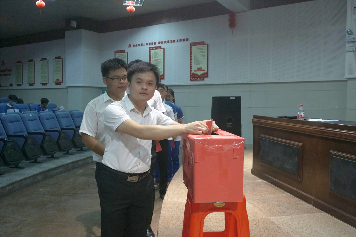 共青团钦州市第二中学委员会隆重召开第六次团员代表大会