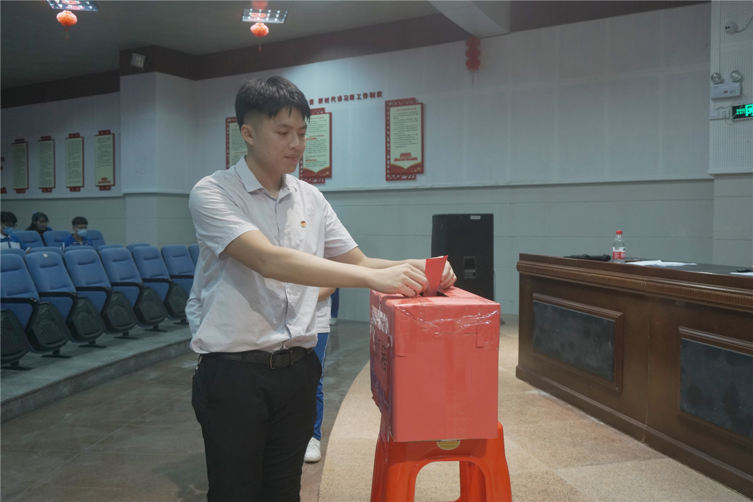 共青团钦州市第二中学委员会隆重召开第六次团员代表大会