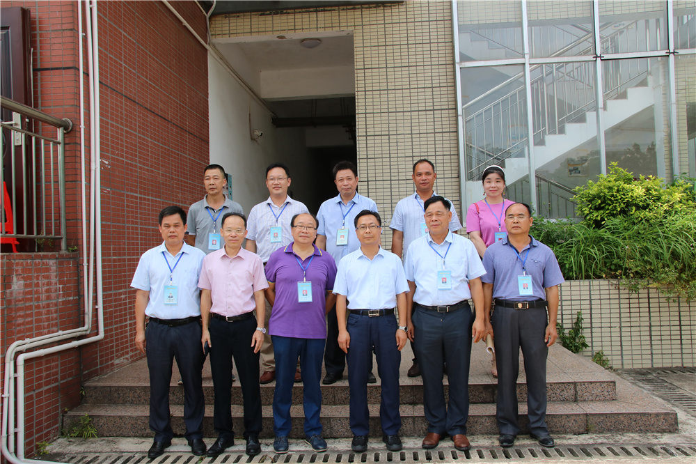 知敬畏守底线,讲规矩办实事------钦州市新任教育局局长赖廷耀到我校指导工作