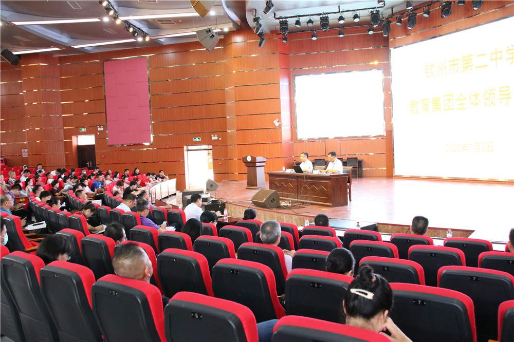 知敬畏守底线,讲规矩办实事------钦州市新任教育局局长赖廷耀到我校指导工作