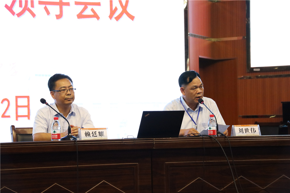 知敬畏守底线,讲规矩办实事------钦州市新任教育局局长赖廷耀到我校指导工作