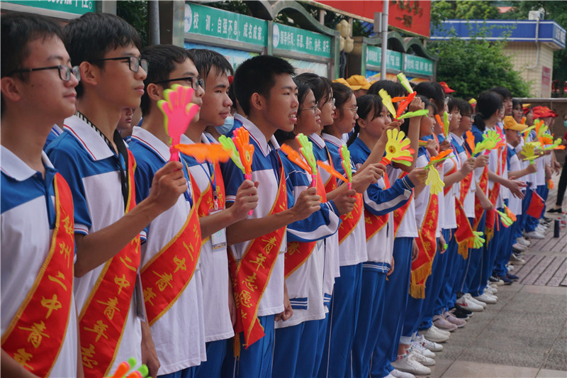 汇聚青年之力量,服务青春之高考 ----钦州二中青年志愿者协会服务2020高考系列活动纪实