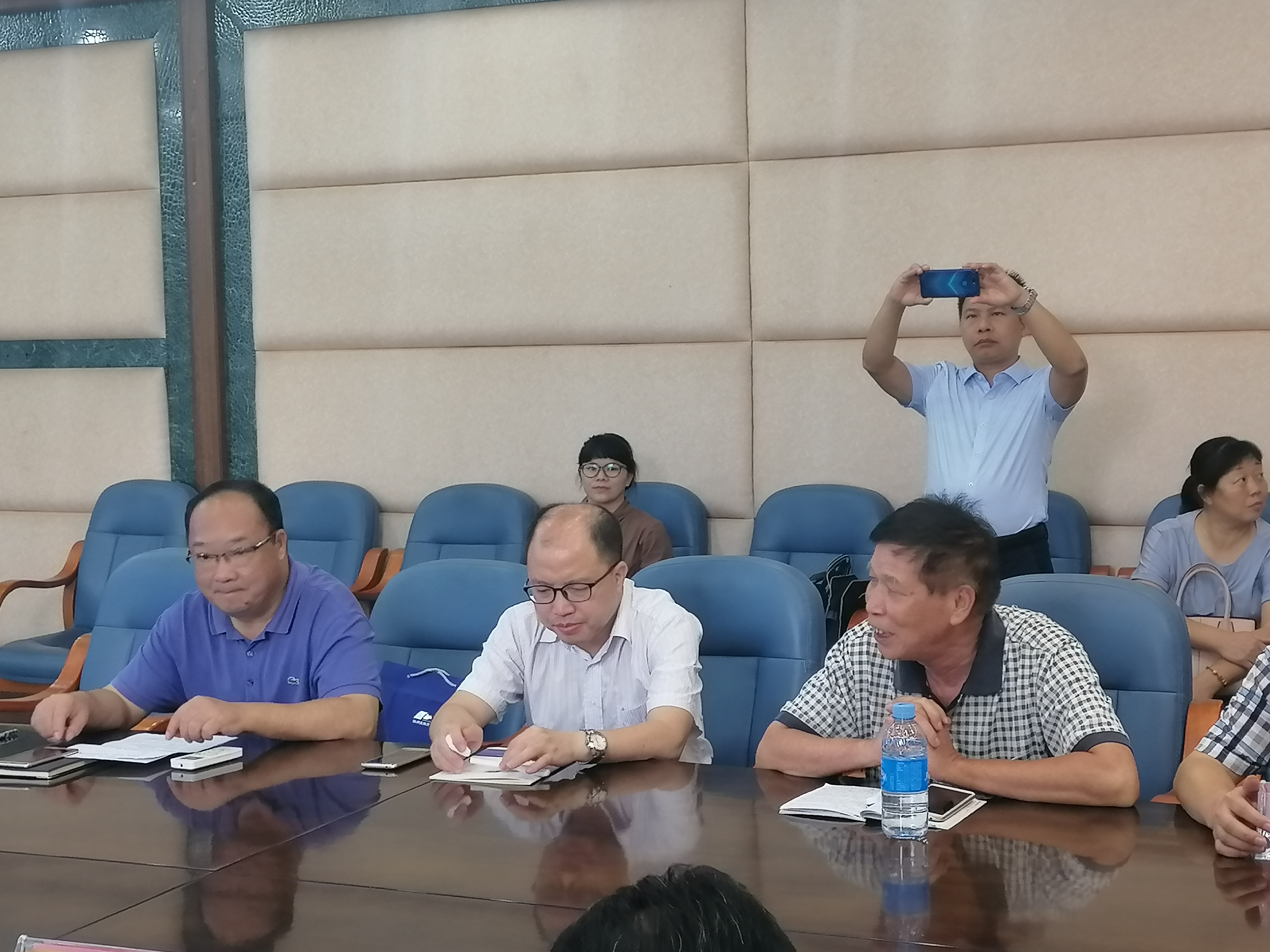 钦州市第二中学与广西民族教育发展基金会签订2020级“筑梦班”项目学校协议