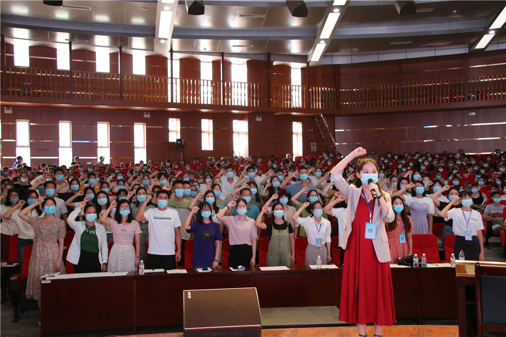 积聚集团能量,团结奋勇前行----------钦州市第二中学教育集团召开开学工作大会