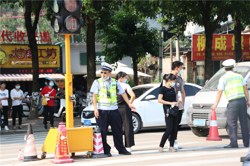 今日二中学子,明朝国家栋梁------钦州二中热烈欢迎高一新生报到
