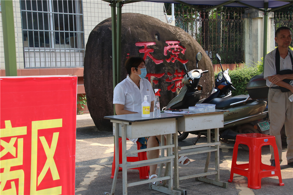 今日二中学子,明朝国家栋梁------钦州二中热烈欢迎高一新生报到