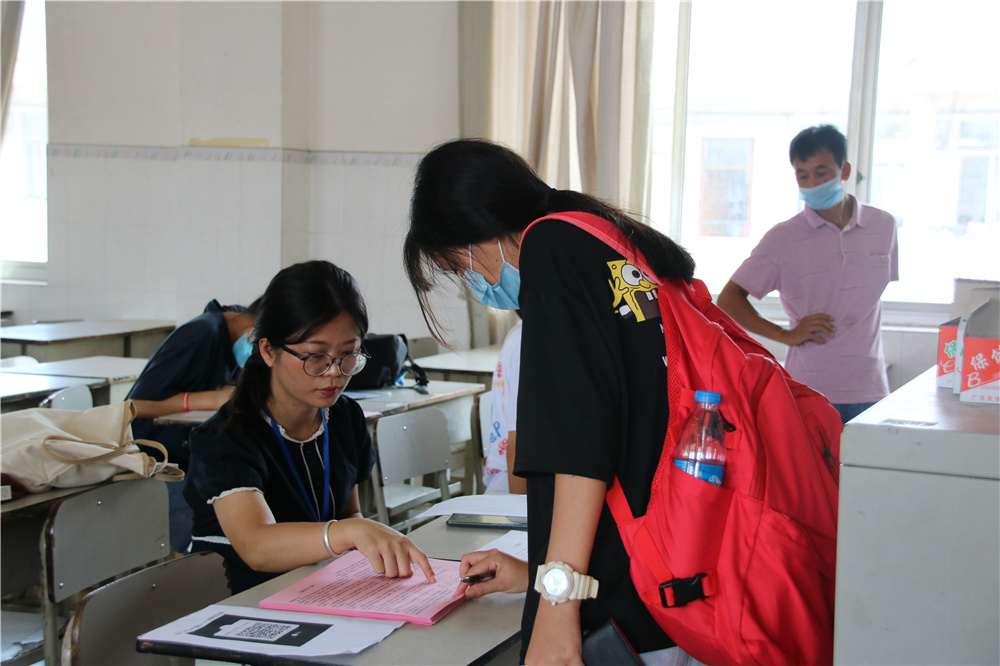 今日二中学子,明朝国家栋梁------钦州二中热烈欢迎高一新生报到