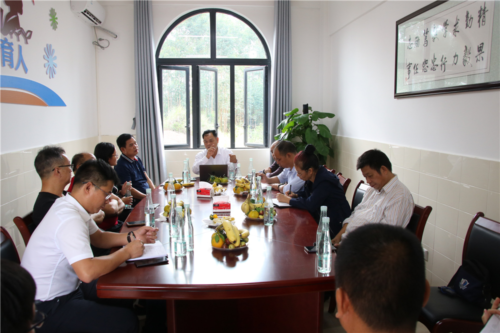 ھѧУɫĴƷ------ΰУʶѧУе