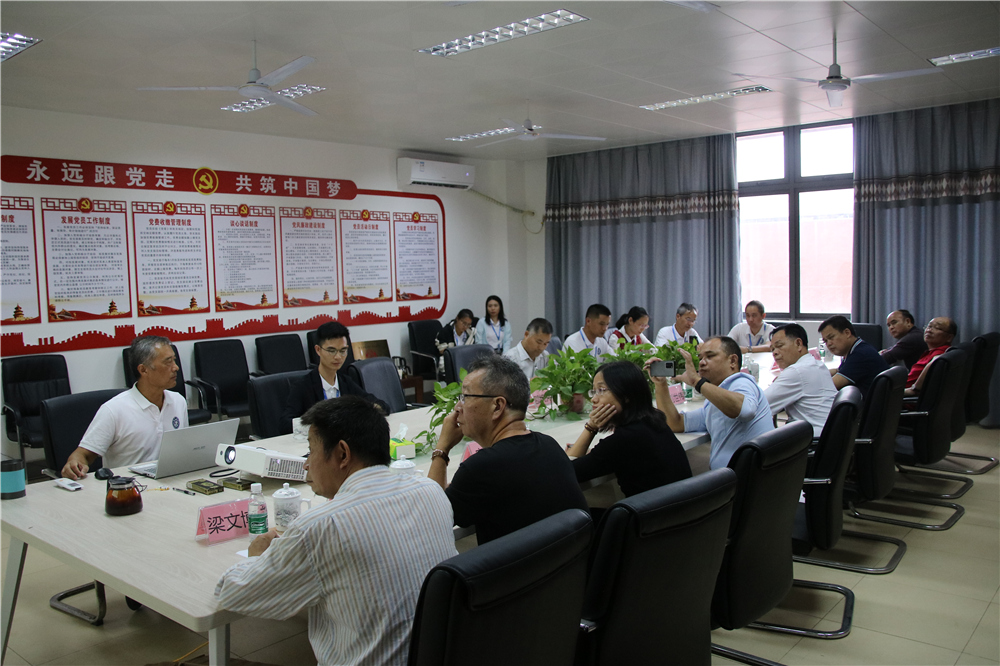 ھѧУɫĴƷ------ΰУʶѧУе