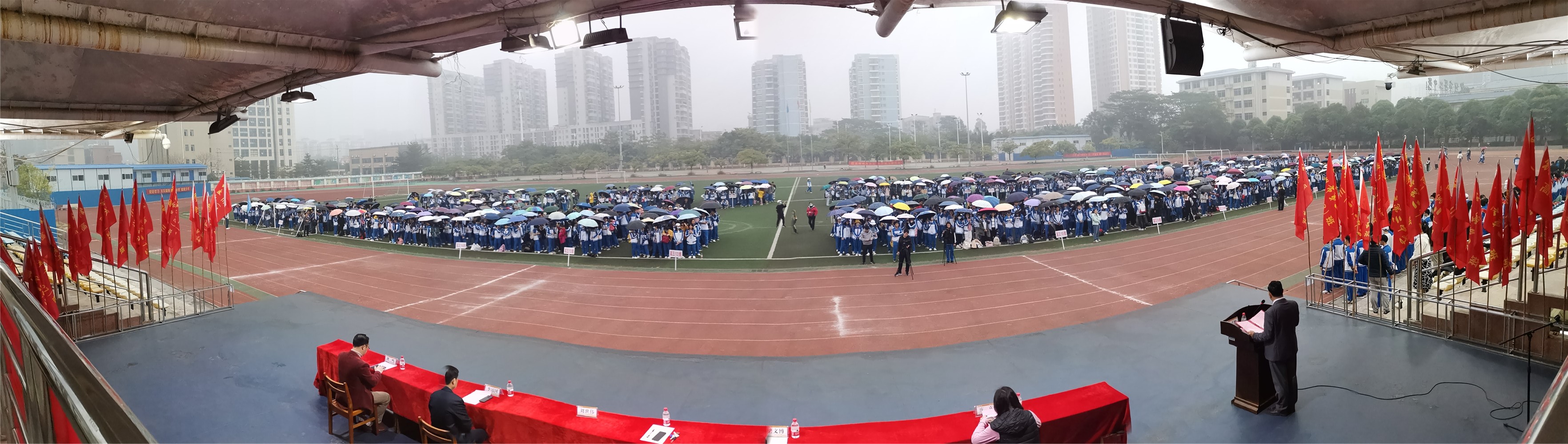 青春远足,挑战自我------我校高三学生进行远足活动